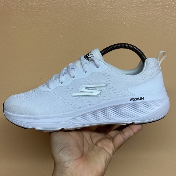 Skechers Go Run Elevate “White Black” - Picture 11 of 17